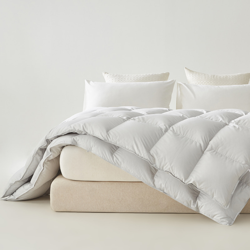 Prekrivač od pera od baršunastih perja od nultog pritiska u oblaku